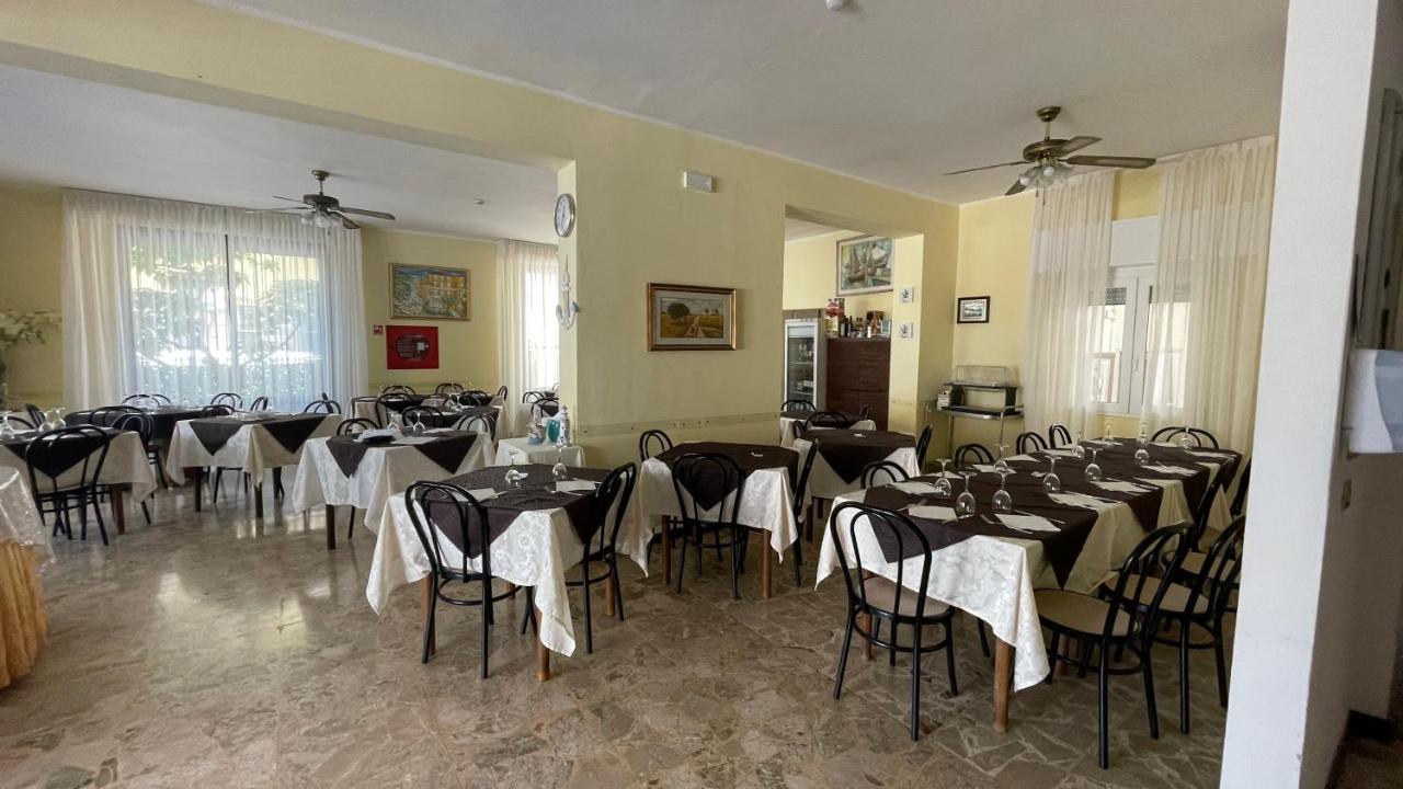 Hotel Alex Rimini Exterior photo